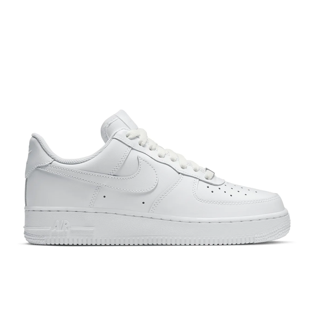 Women's NIKE AIR FORCE 1 LOW '07 'TRIPLE WHITE' - DD8959-100