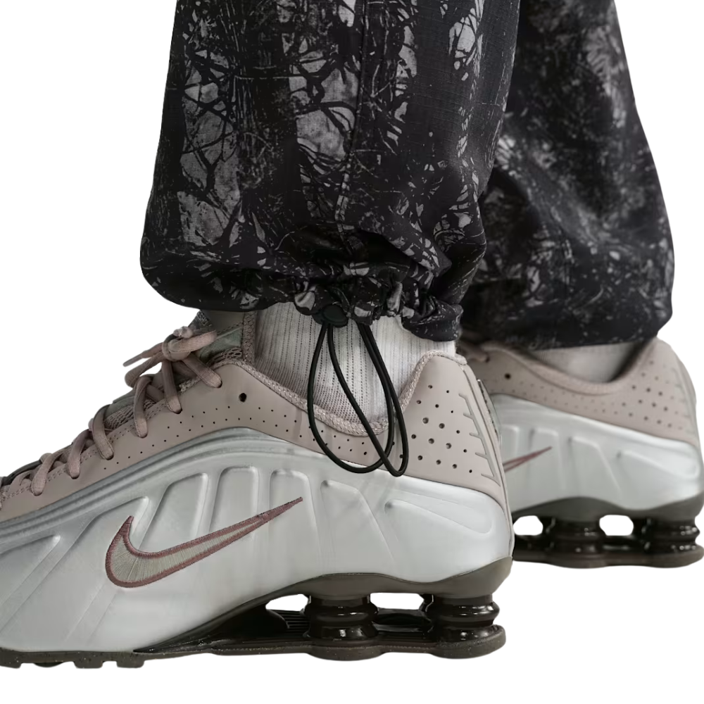 Nike Club Chain Camo Woven Cargo Pants-Black/Black - IQ1019-010
