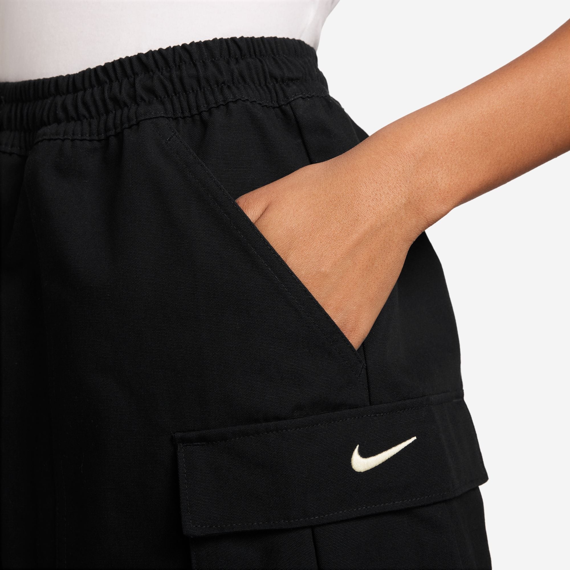 Women's Nike Mid-Rise Loose 5" Cargo Shorts -Black -HV2618-010